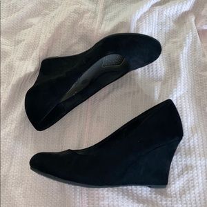 Black Wedges